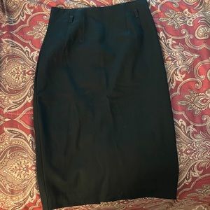 Express skirt in size 0 in brand new condition